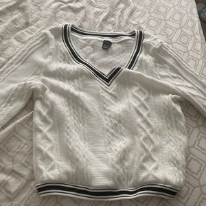 Size - XS/S , very comfortable. new , barely worn : sweater, white and black 🤍